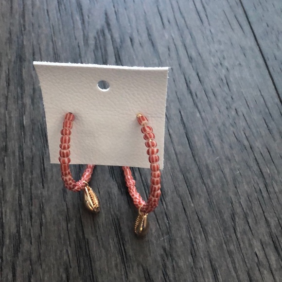 Free People boho seashell woman’s earrings - Picture 3 of 10